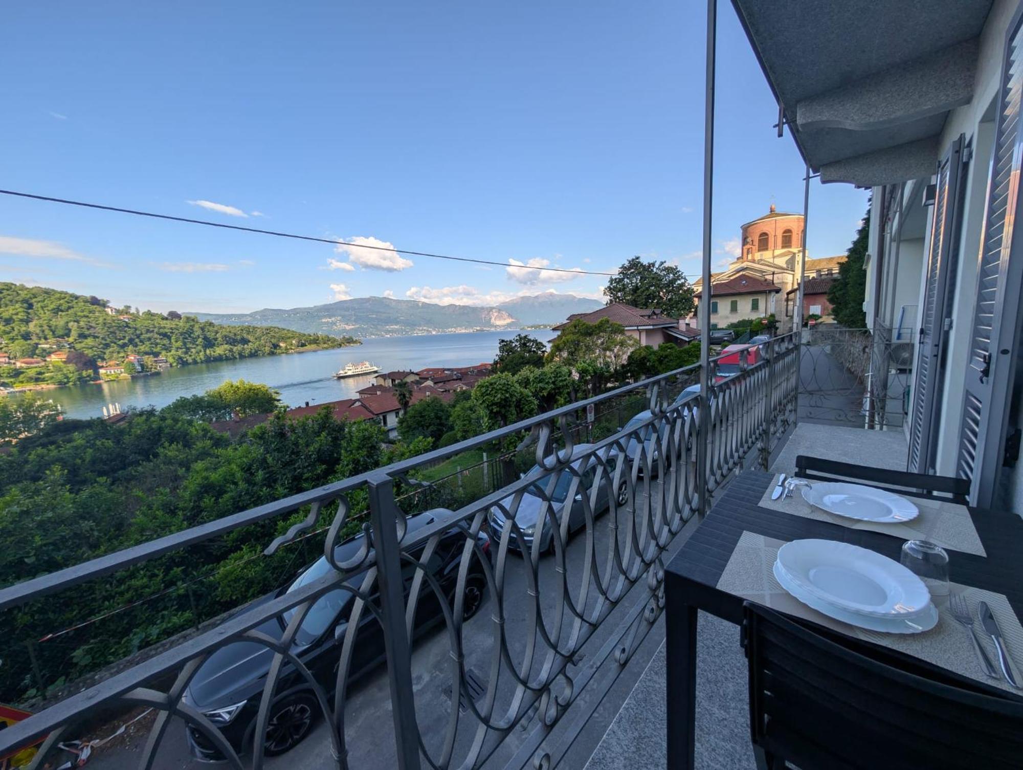 Appartamenti I Fiori Del Lago Laveno Exteriér fotografie